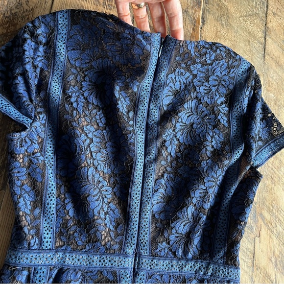 BCBG Maxazria Cailean blue and black Lace Gown SZ 2 - Picture 4 of 15